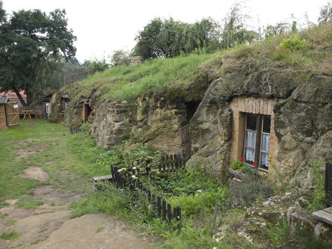 Höhlenwohnungen in Langestein