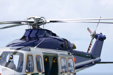 Abwaschbare Fototapete Hubschrauber helicopter parking landing on offshore platform