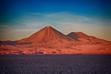 Fototapeta na wymiar volcanoes Licancabur and Juriques, Chile