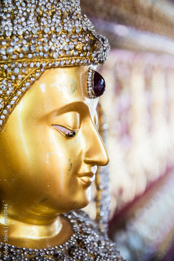 Poster Face of golden buddha statue