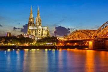 Obraz premium Cologne at night