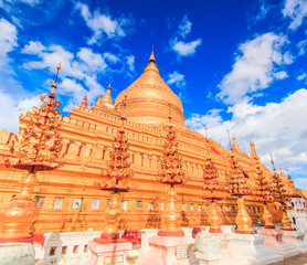 Fototapeta na wymiar Shwe Zi Gon Paya Temple in Nyaung-U Bagan, Myanmar