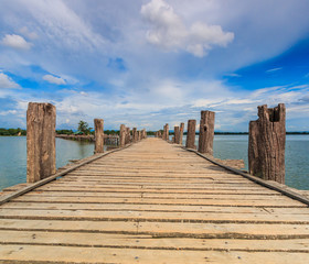 Fototapeta premium U bein bridge at Taungthaman lake in Amarapura, Myanmar