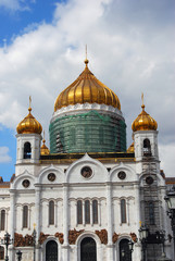 Fototapeta na wymiar Christ the Savior Church in Moscow. Blue sky with clouds.