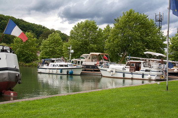Bateaux au port de plaisance de Ligny en Barrois, Meuse