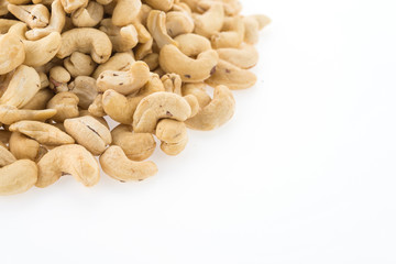 Fototapeta na wymiar cashews isolated on white background
