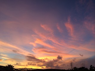 Fototapeta na wymiar 紫に染まる夕焼けの風景イメージ