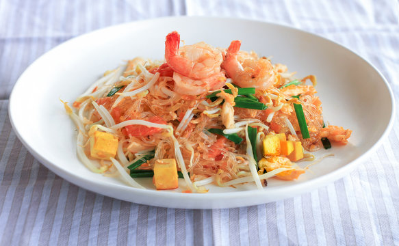 Stir Fried Glass Noodle with Fresh Frown and Tofu - Thai Food