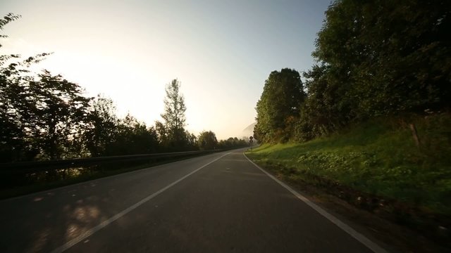 Fahrt auf Landstra&szlig;e