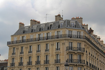 Obraz na płótnie Canvas Immeubles parisiens