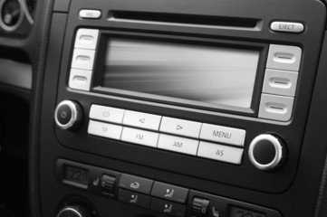 Autoradio im Auto