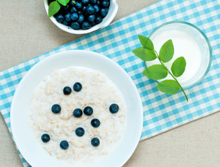 oatmeal porridge and blueberries
