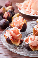 Fichi con roselline di culatello