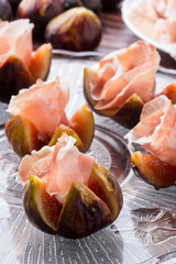 Fichi con roselline di culatello