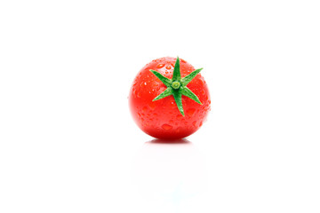Tomate auf weissem Hintergrund