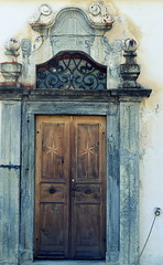 vielle porte grisonne