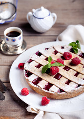 Linzer tart torte with fresh raspberry