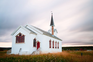 Fototapeta na wymiar Kirche Nesseby in Norwegen