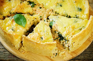 quiche with salmon and spinach