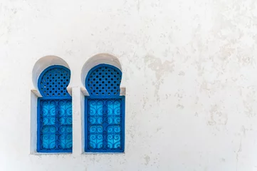 Schilderijen op glas Mooie blauwe ramen in Sidi Bou Said - Tunesië © balky79