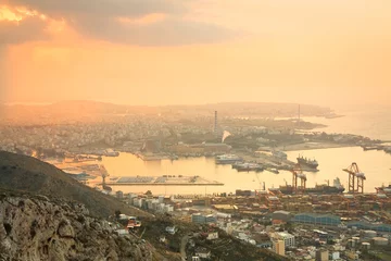 Badezimmer Foto Rückwand Blick auf den Containerhafen in Piräus, Athen. © milangonda