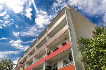 Sanierter Plattenbau 06677