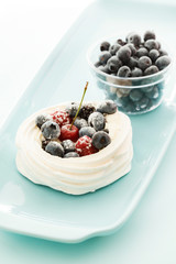 Meringue Pavlova with air cream and fresh berry