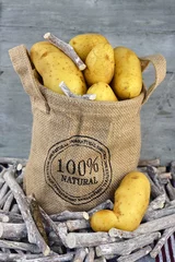 Rollo Natuurlijke en biologische appels  in een jute zak © trinetuzun