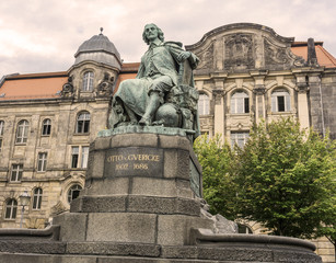 Fototapeta na wymiar Otto von Guericke Denkmal