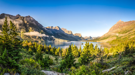 Fototapeta na wymiar Panoramic landscape view of Glacier NP mountain range and lake