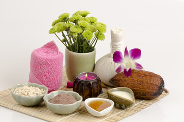 Mask with cocoa (powder), honey, yogurt and oatmeal.