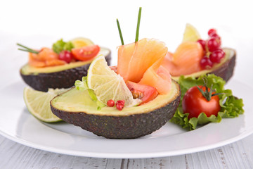 avocado salad with salmon