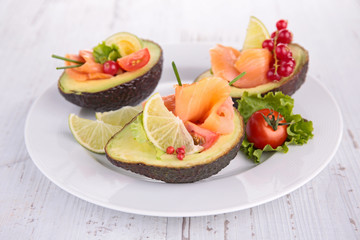avocado salad with salmon