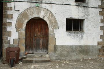 Old door in Ansó