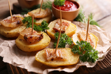 Baked potato with bacon