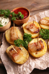 Baked potato with bacon