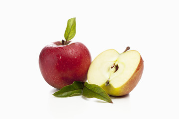 Bio Äpfel auf weissem Hintergrund