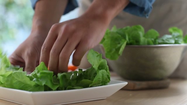 サラダの盛り付け1