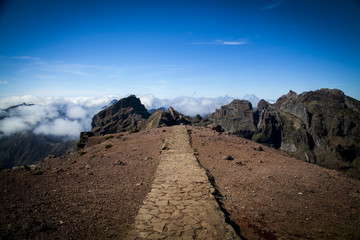 Weg über den Wolken