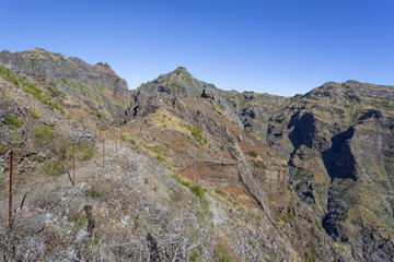 Fototapeta na wymiar Wandern auf Madeira, Weg zum Pico Arieiro