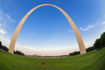 Gateway arch in der Abendsonne von St. Louis, USA