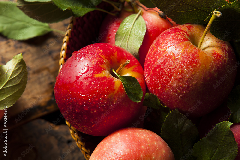 Sticker raw organic red gala apples