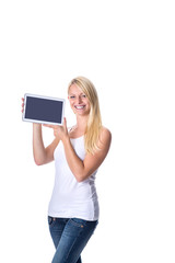 Blondine mit Tablet in der Hand