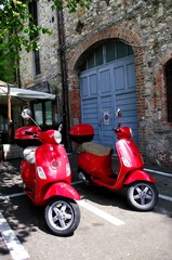 Naklejka premium deux scooters rouges