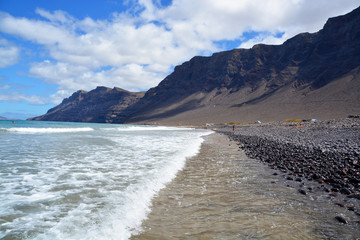 panoramica de la playa de famara en la isla de lanzarote