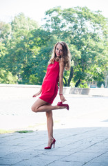 Obraz premium lady in red dress dancing