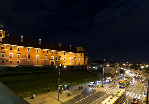 Fototapeta Warsaw traffic at night next to Royal Castle