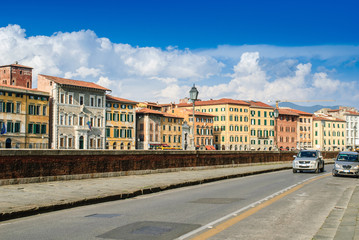 Fototapeta premium Veduta dei Lungarno Gambacorti di Pisa, Italia