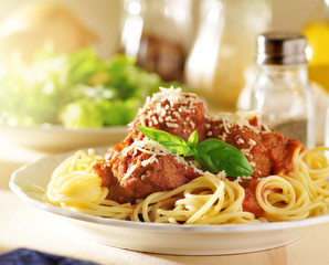 italian food - spaghetti and meatballs