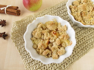Apfelcrumble mit Zimt und Sternanis © Heike Rau